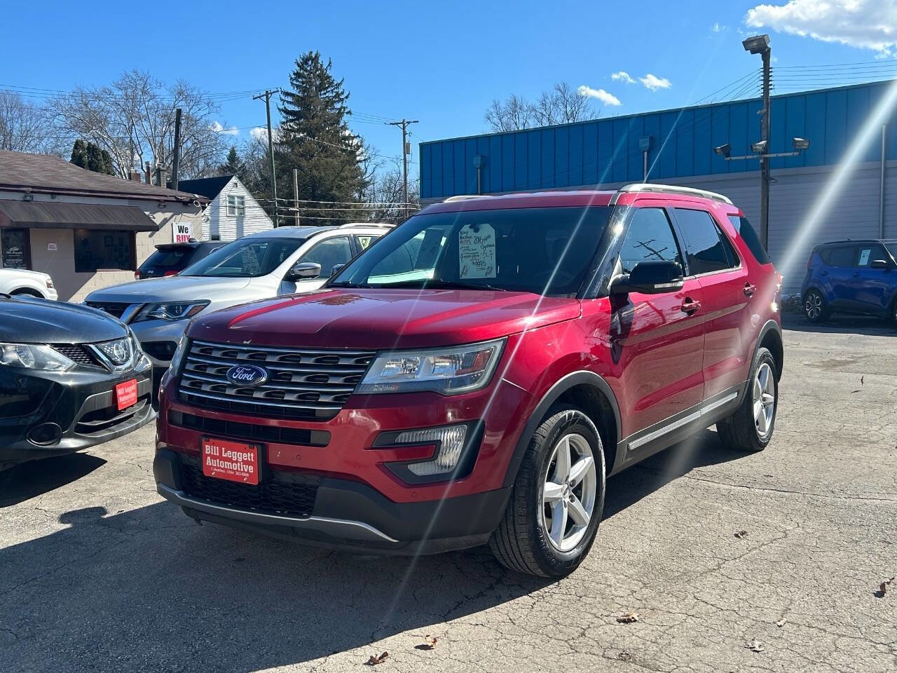 Used 2016 Ford Explorer XLT w/ Equipment Group 202A image 3