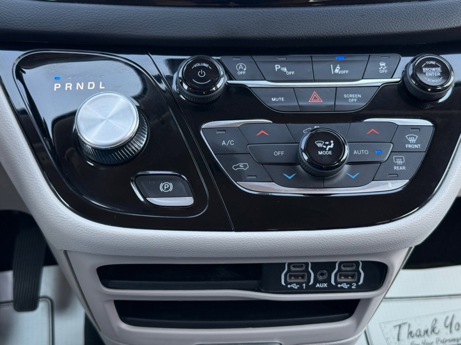 Used 2023 Chrysler Pacifica Touring-L image 38