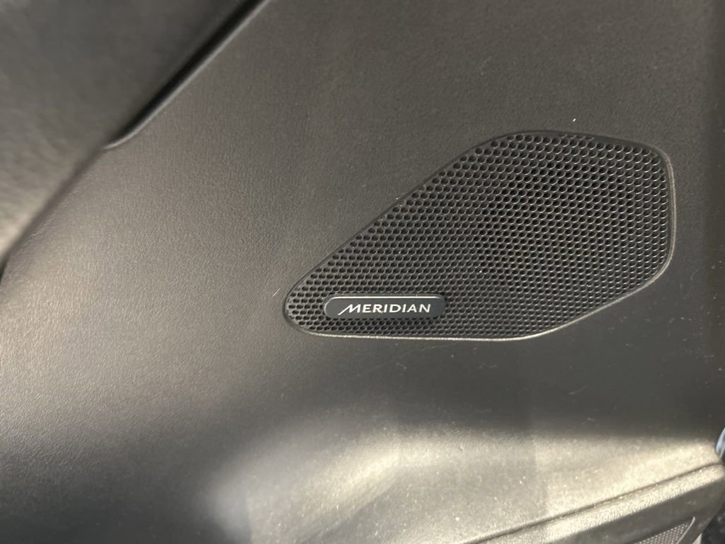 Used 2020 Jaguar F-PACE Premium image 3