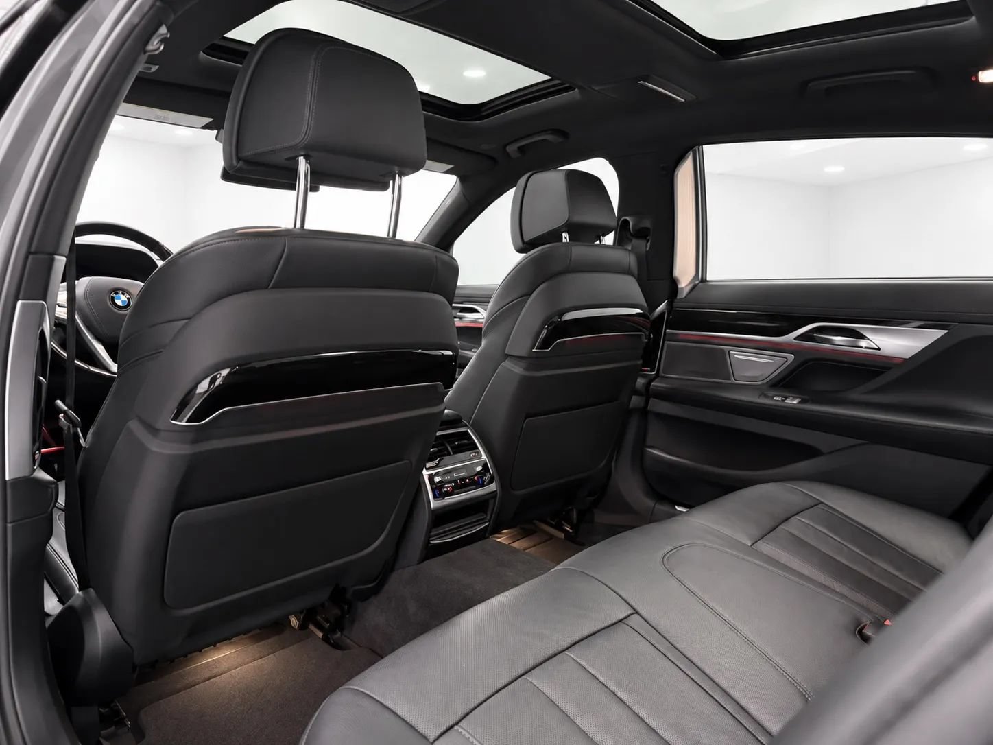 Used 2019 BMW 740i w/ Executive Package RWD image 14