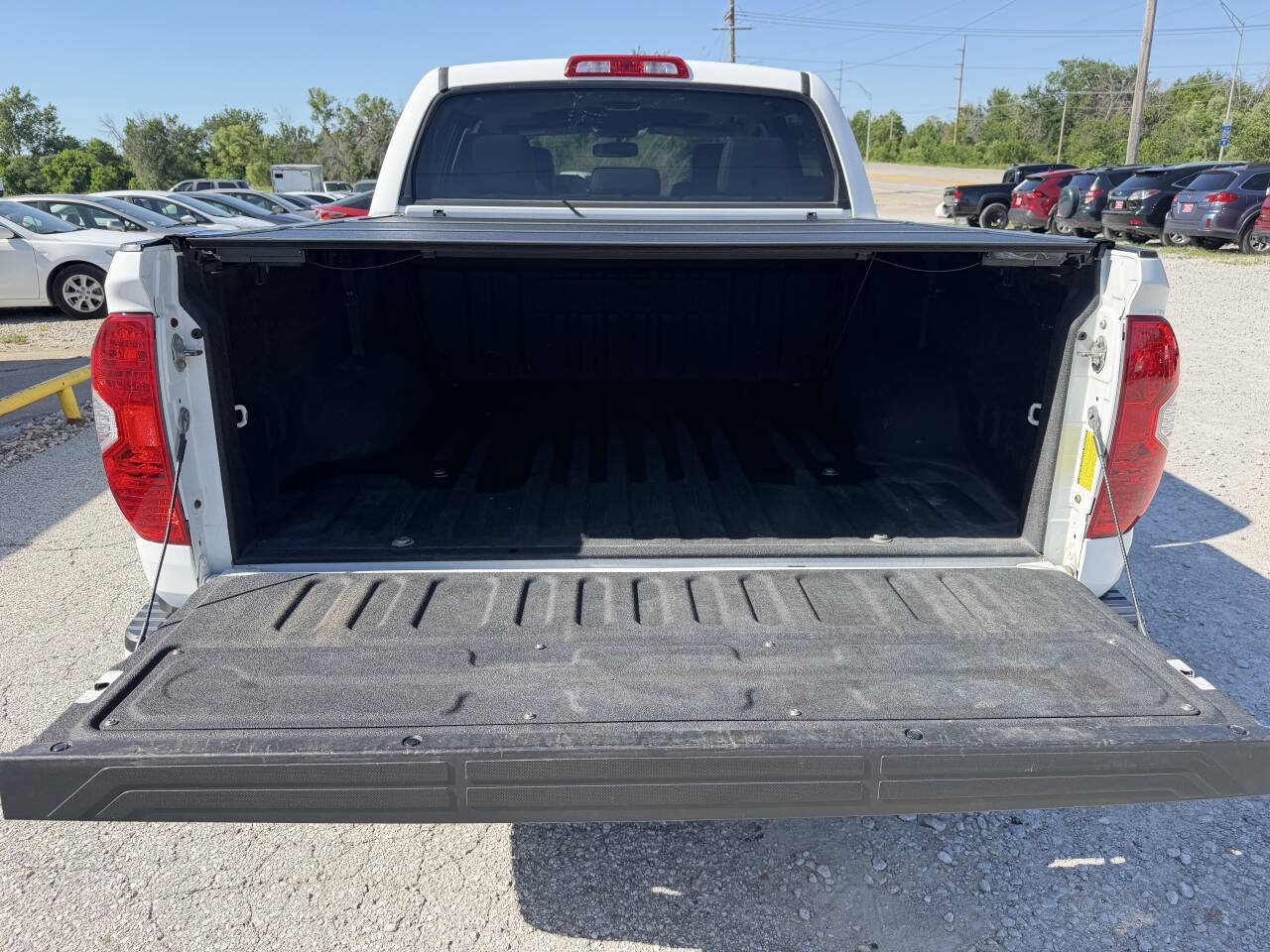 Used 2016 Toyota Tundra Limited w/ Limited Premium Package AWD/4WD image 16