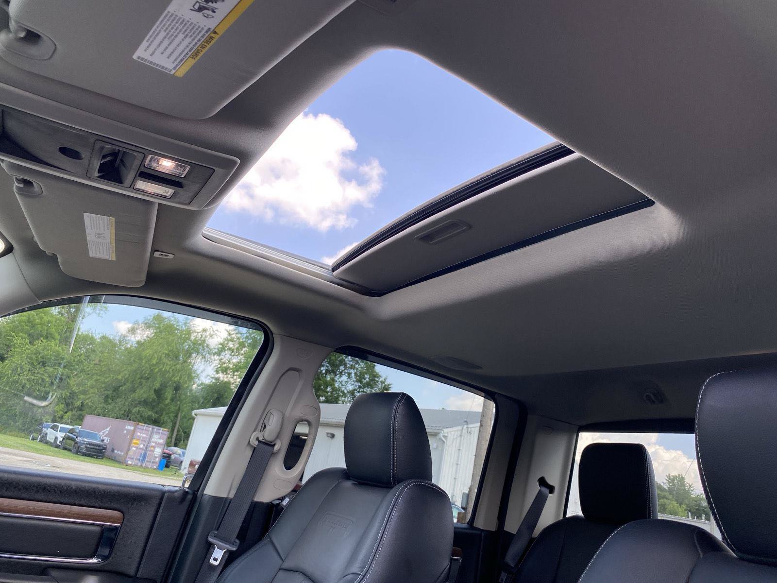 Used 2017 RAM 1500 Laramie w/ Convenience Group AWD/4WD image 24