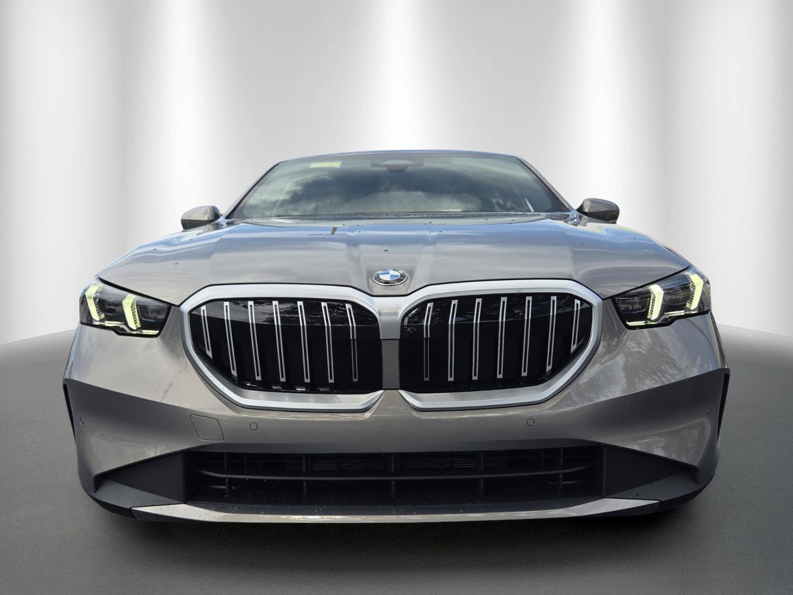 New 2027 BMW 530i xDrive w/ Premium Package AWD/4WD image 2