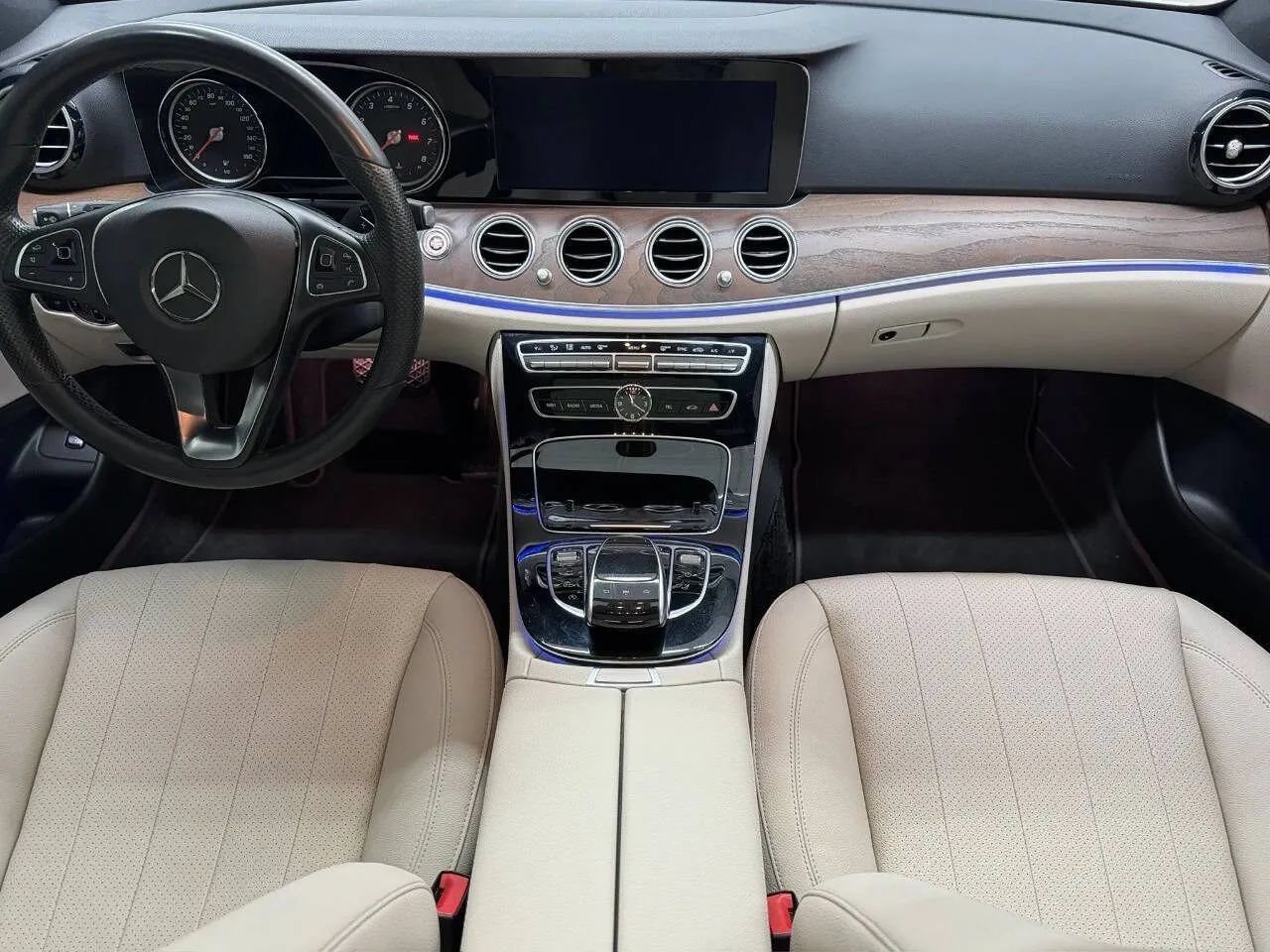 Used 2017 Mercedes-Benz E 400 4MATIC Wagon image 2
