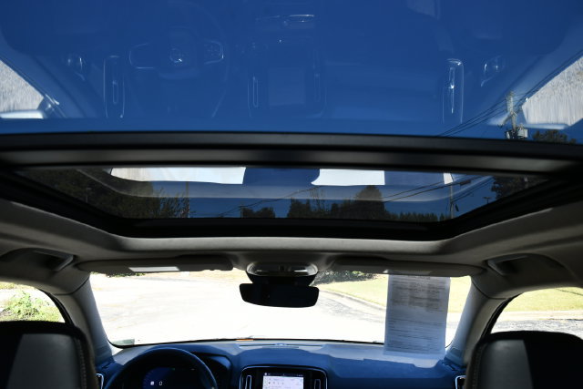 Certified 2025 Volvo XC40 B5 Plus AWD/4WD image 24