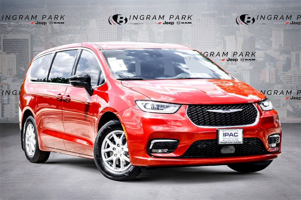 New 2025 Chrysler Pacifica Select
