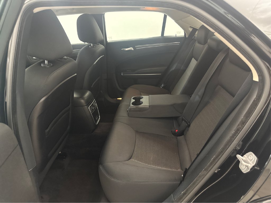 Used 2018 Chrysler 300 Touring RWD image 18