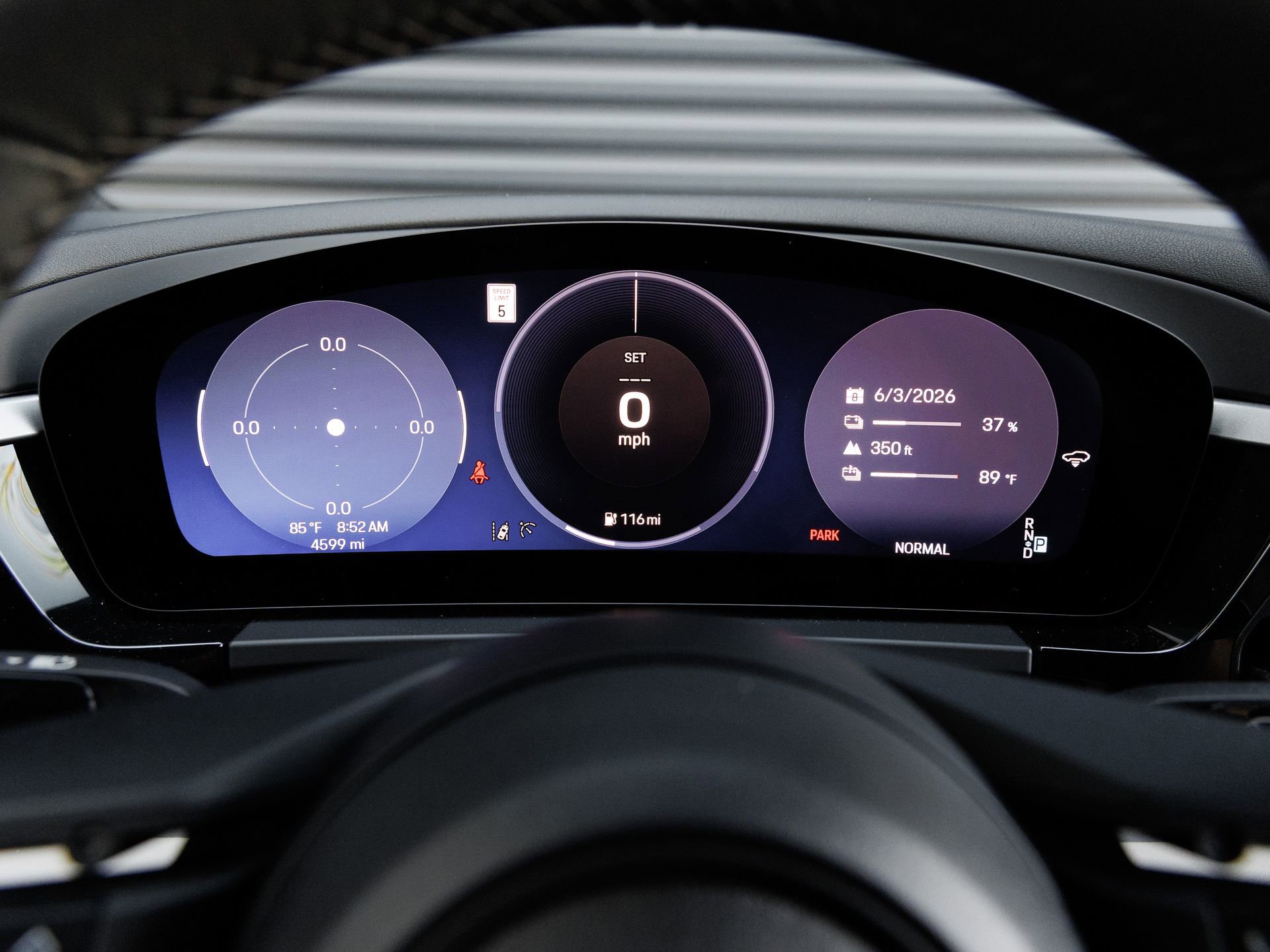 Certified 2025 Porsche Macan 4S Electric AWD/4WD image 17