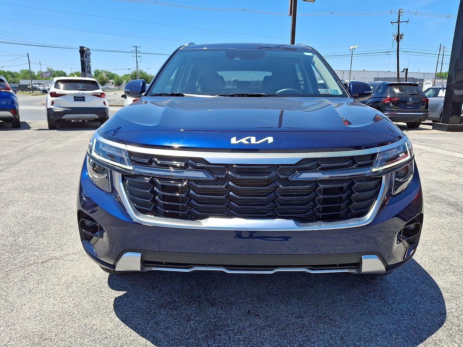 Used 2025 Kia Seltos EX AWD/4WD image 2
