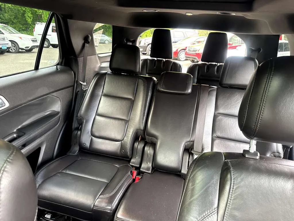 Used 2014 Ford Explorer XLT w/ Equipment Group 202A AWD/4WD image 17