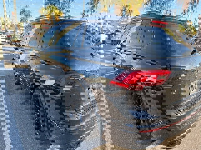 Certified 2023 Volkswagen Tiguan SE R-Line image 11