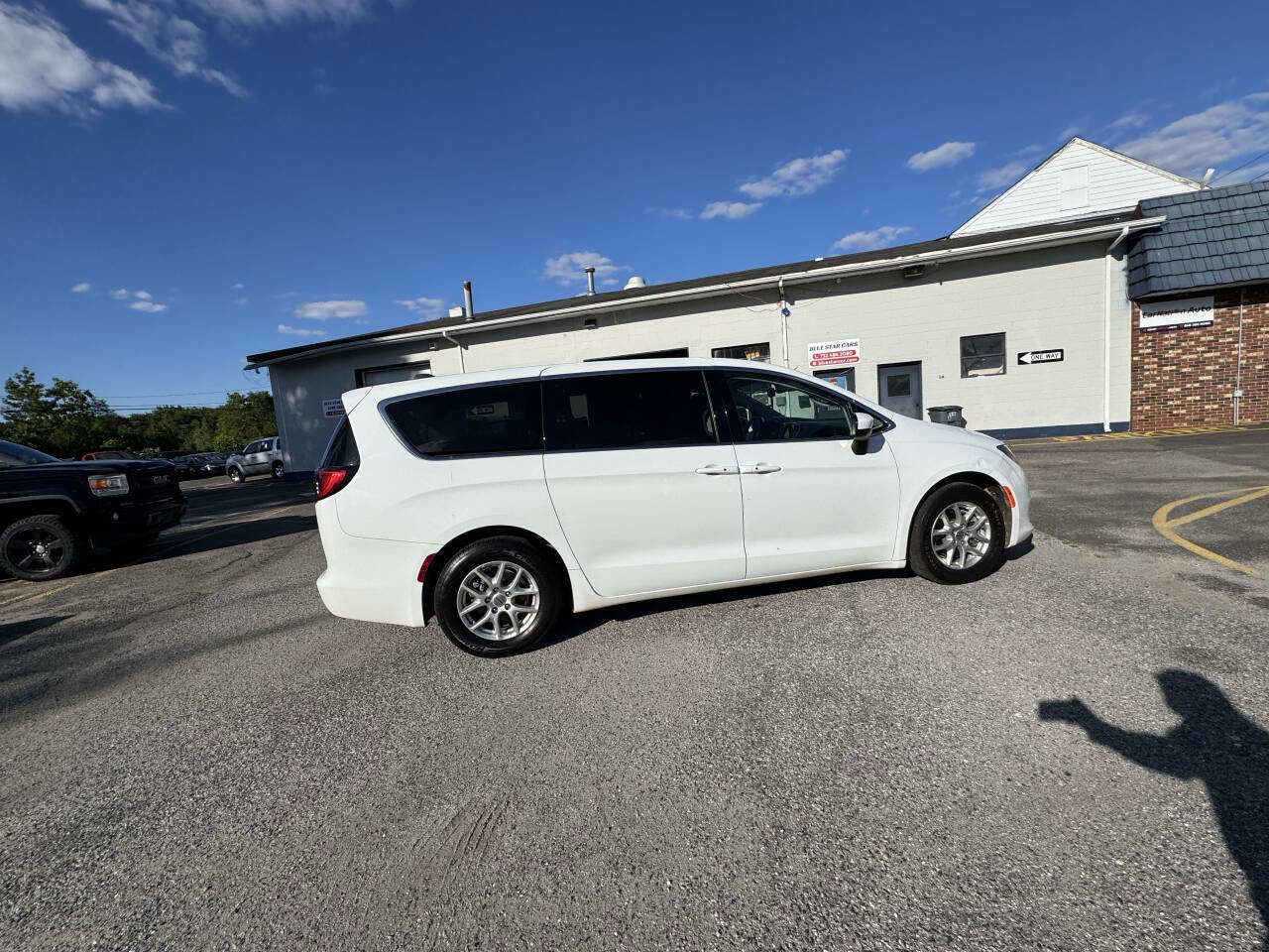 Used 2022 Chrysler Voyager LX image 9