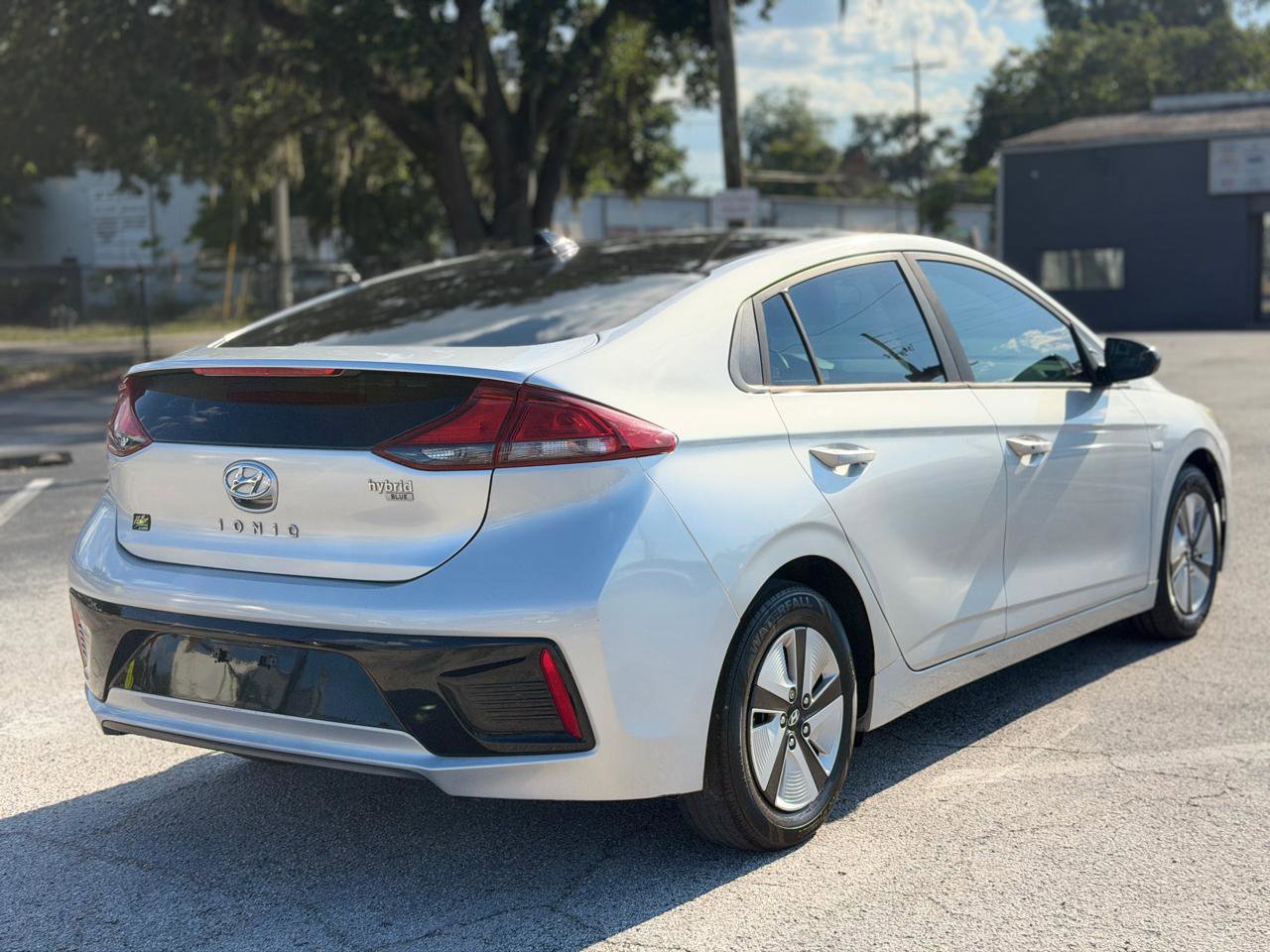 Used 2017 Hyundai Ioniq Blue FWD image 5