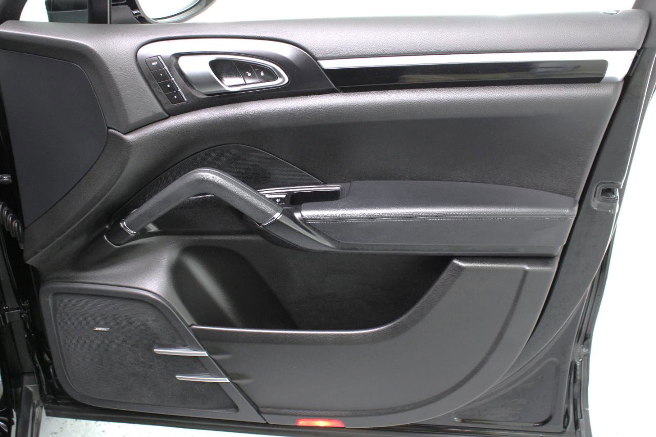 Used 2016 Porsche Cayenne image 41