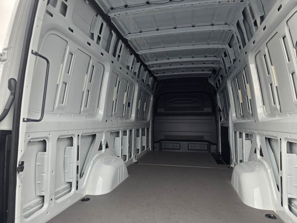 New 2025 Mercedes-Benz eSprinter 170 Cargo image 20