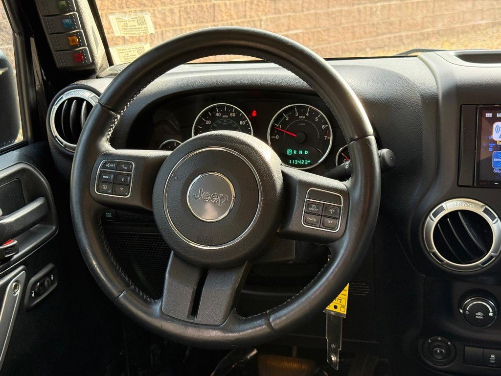 Used 2017 Jeep Wrangler Unlimited Rubicon w/ Connectivity Group image 12