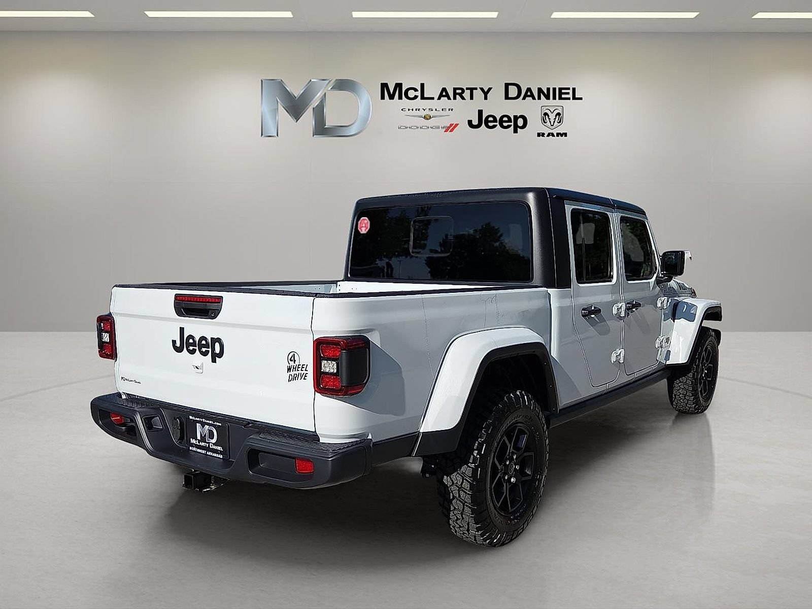 Used 2025 Jeep Gladiator Sport AWD/4WD image 5