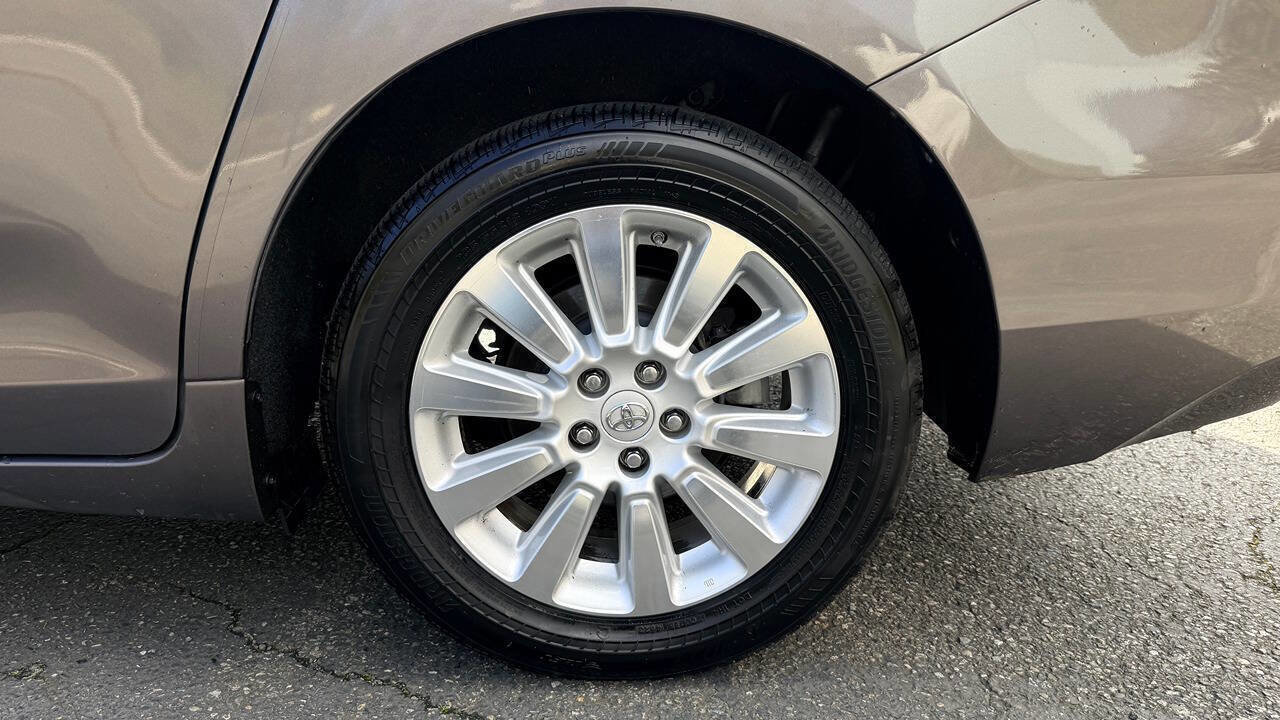 Used 2012 Toyota Sienna Limited w/ Premium Pkg image 61