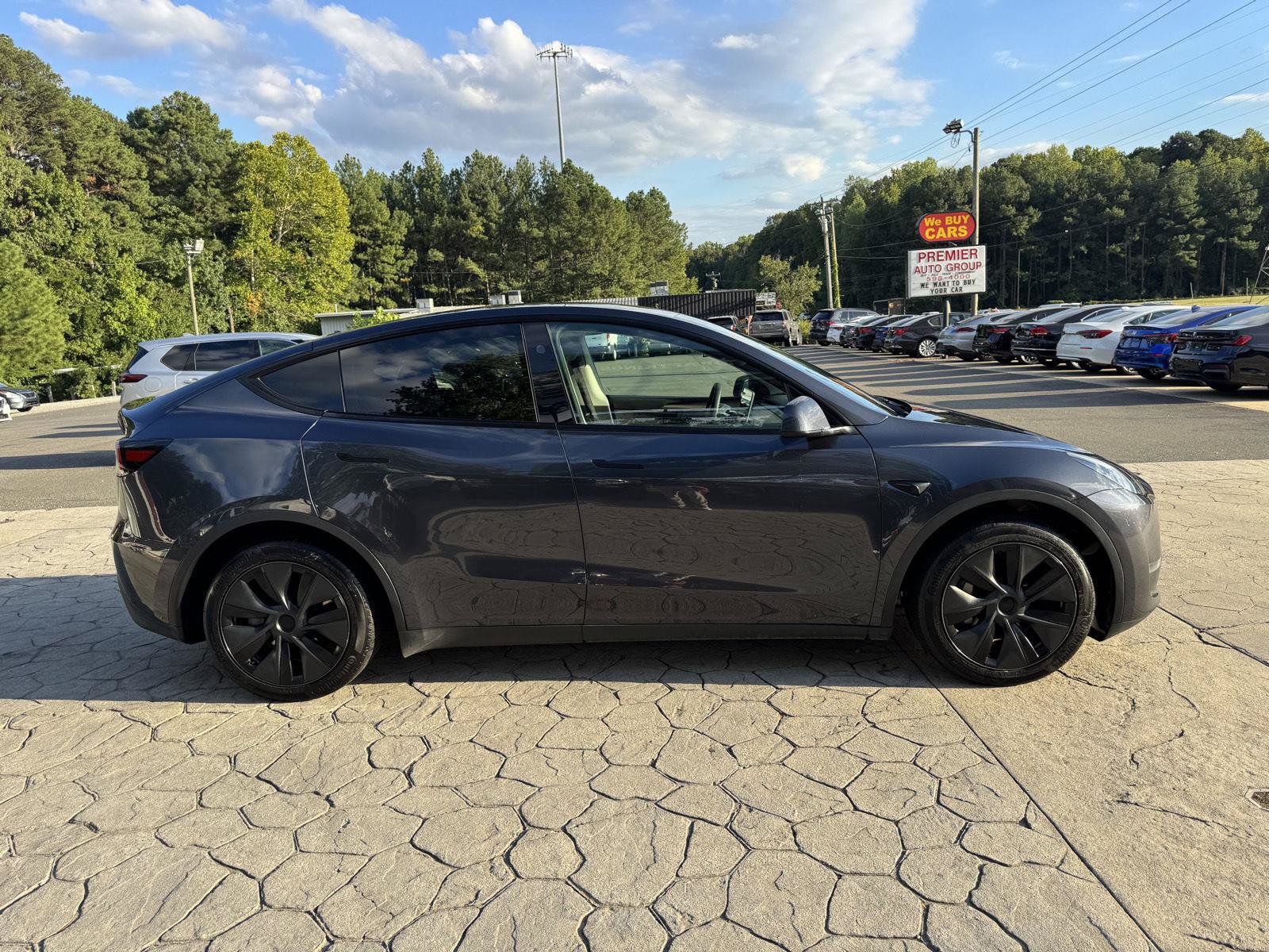Used 2024 Tesla Model Y Long Range AWD/4WD image 18