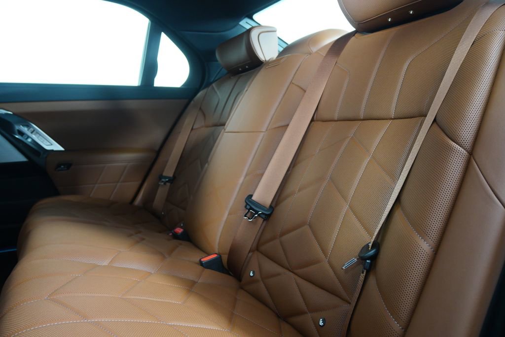 New 2026 BMW i7 xDrive60 w/ Executive Package AWD/4WD image 16