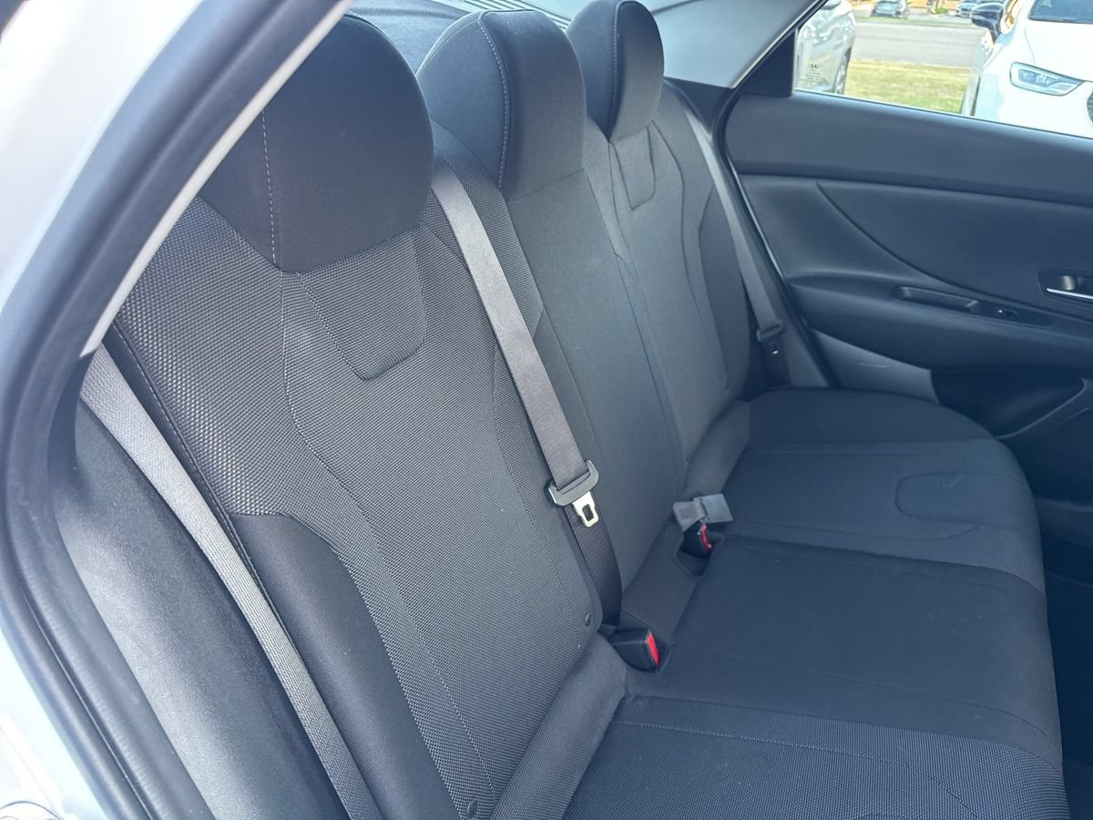 Used 2023 Hyundai Elantra SE FWD image 40