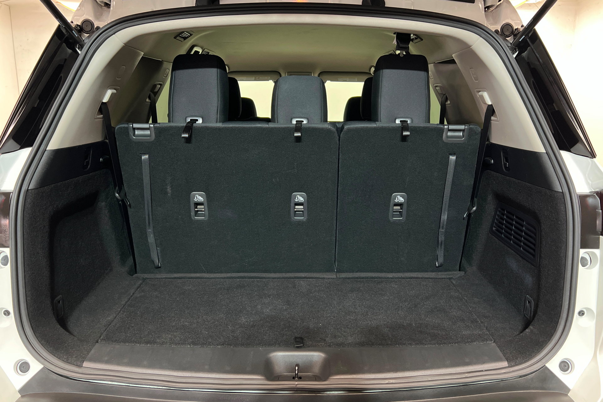 Used 2025 Nissan Pathfinder S FWD image 25