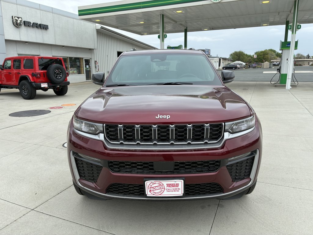 New 2026 Jeep Grand Cherokee Limited w/ Trailer Tow Package AWD/4WD image 3