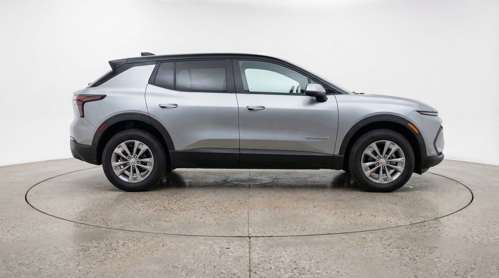 Used 2025 Chevrolet Equinox LT FWD image 11