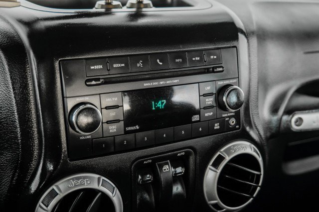 Used 2015 Jeep Wrangler Rubicon w/ Power Convenience Group image 25