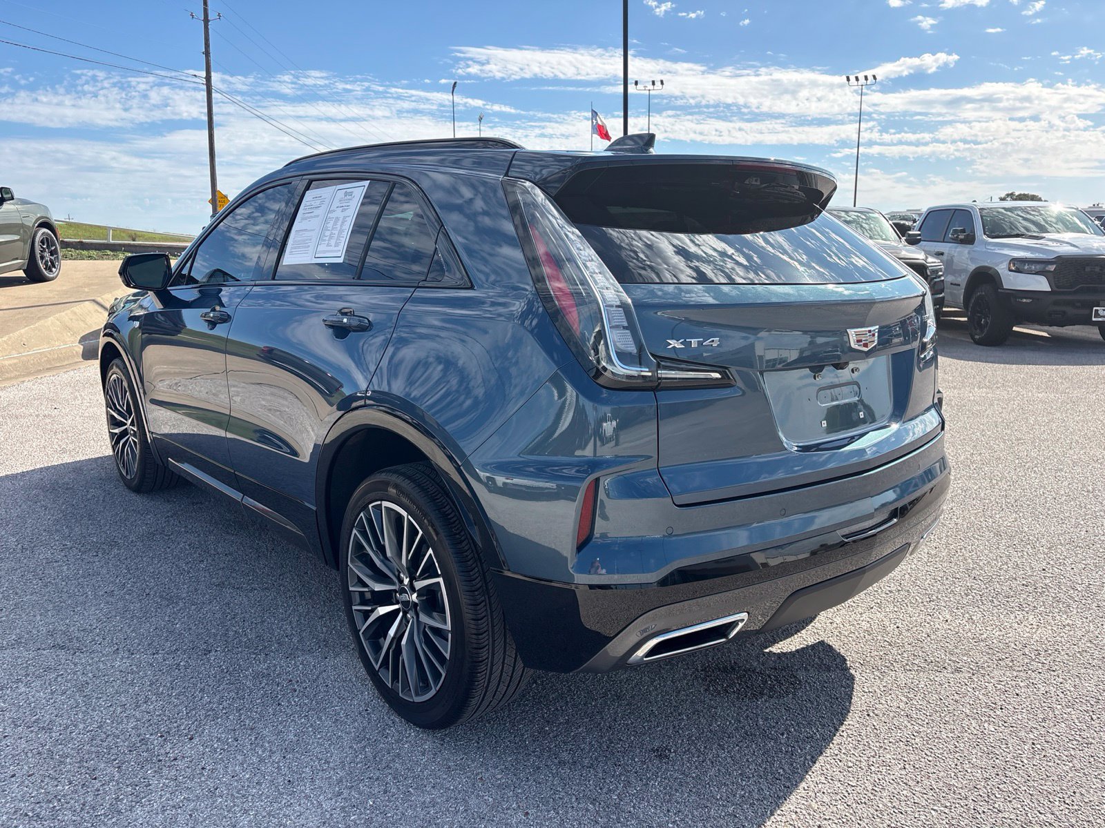 Used 2024 Cadillac XT4 Sport FWD image 4