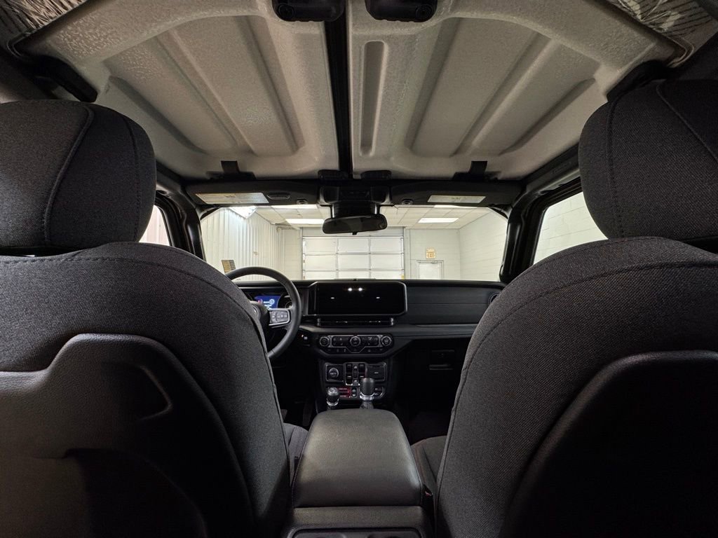 Used 2025 Jeep Wrangler Unlimited Rubicon w/ Convenience Group image 18