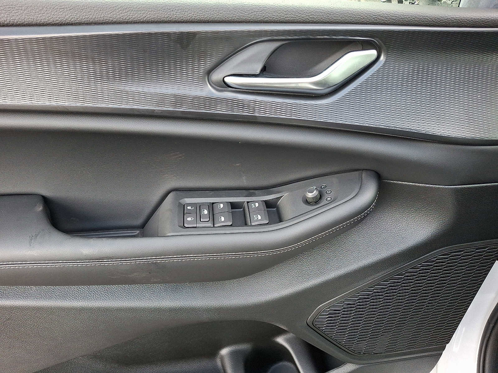 New 2025 Jeep Grand Cherokee Altitude image 8