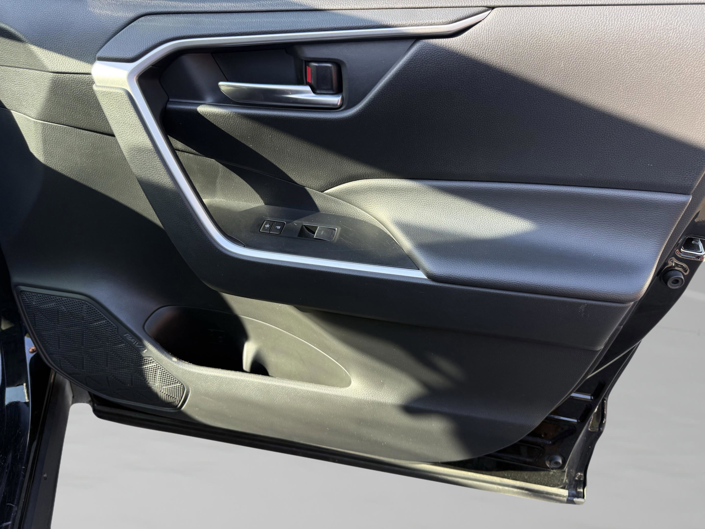 Used 2024 Toyota RAV4 XLE image 37