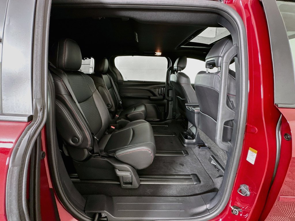 Certified 2026 Toyota Sienna XSE FWD image 28