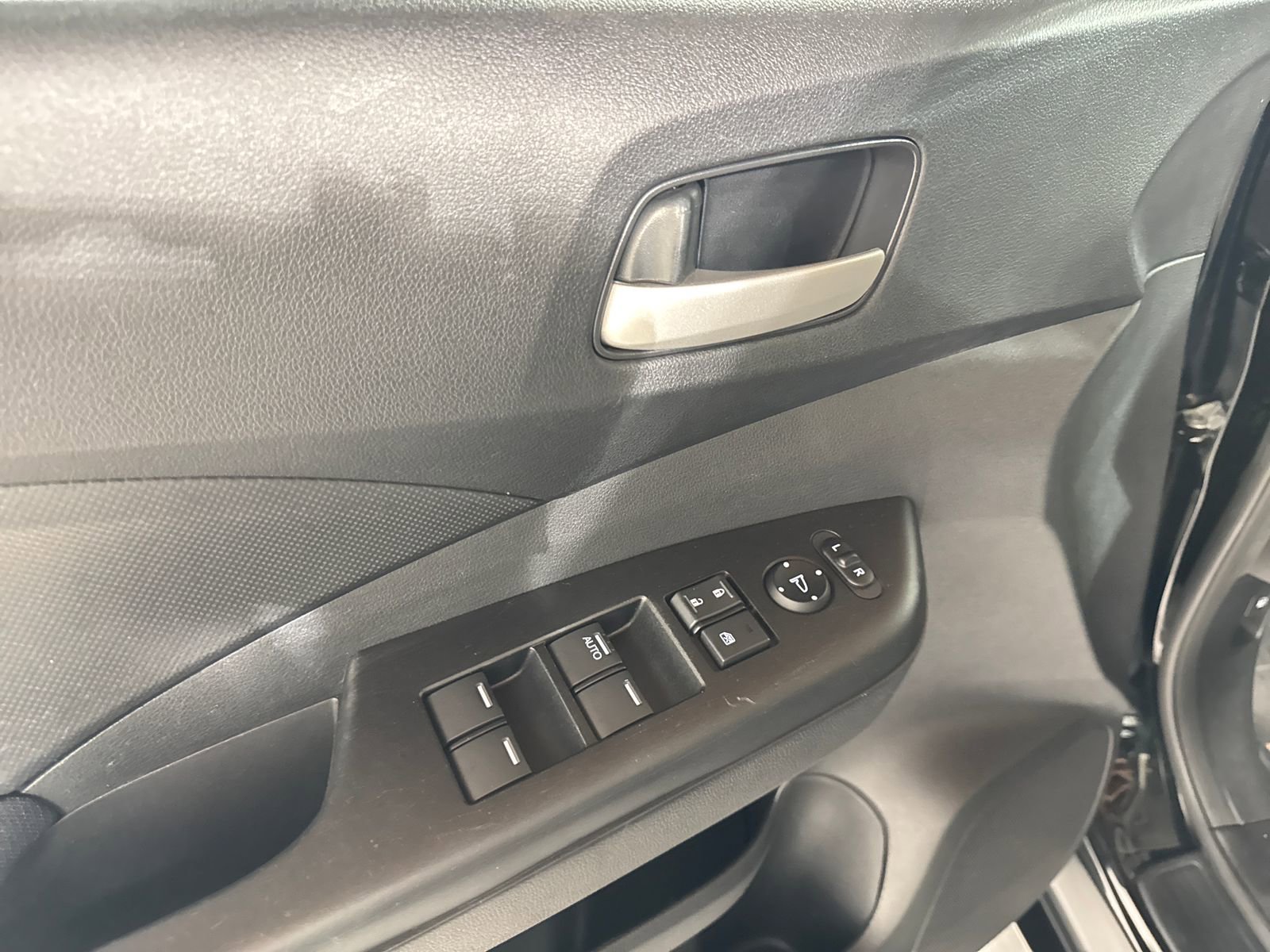 Used 2015 Honda CR-V LX image 16