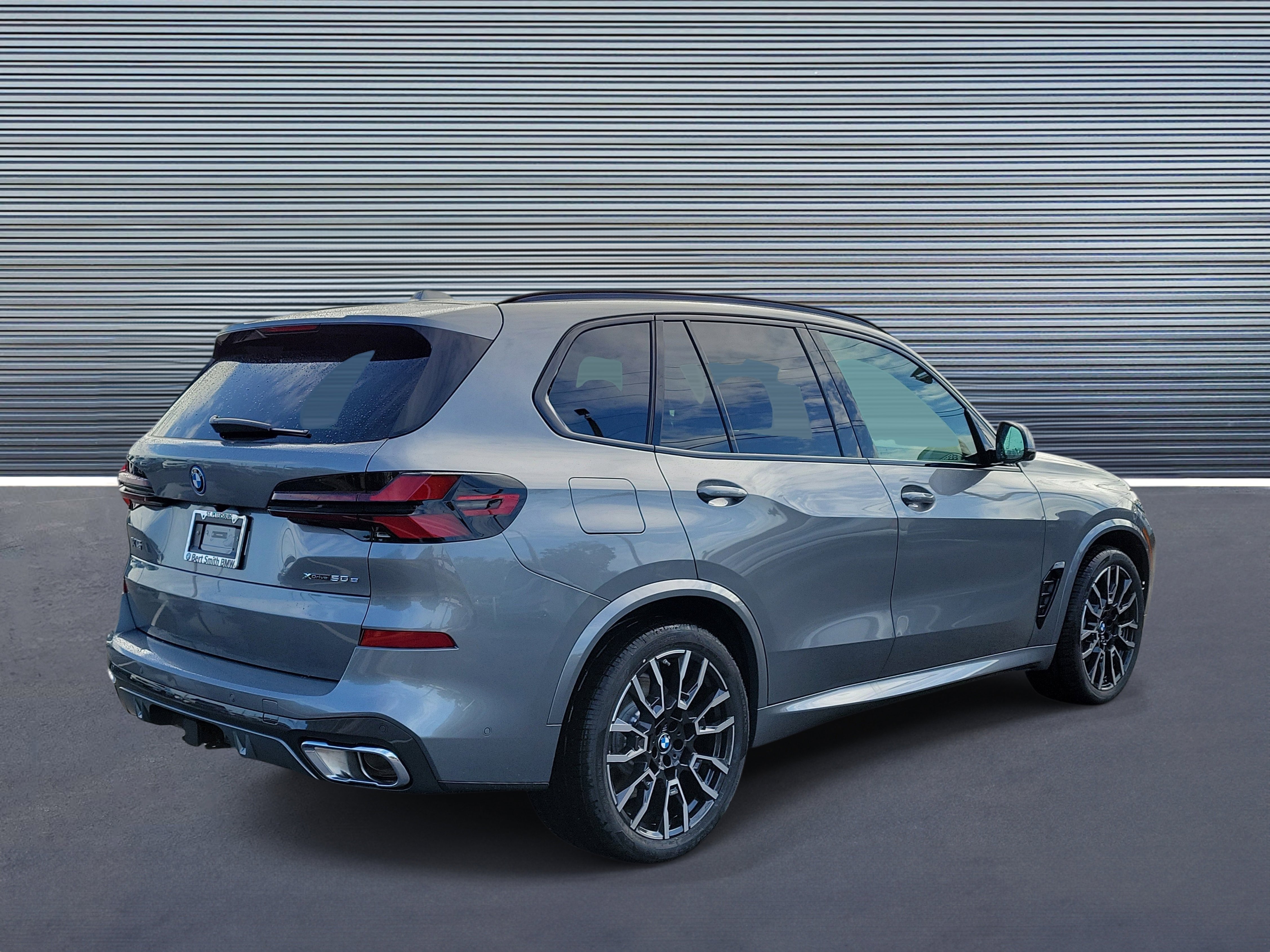New 2026 BMW X5 xDrive50e w/ M Sport Package image 3