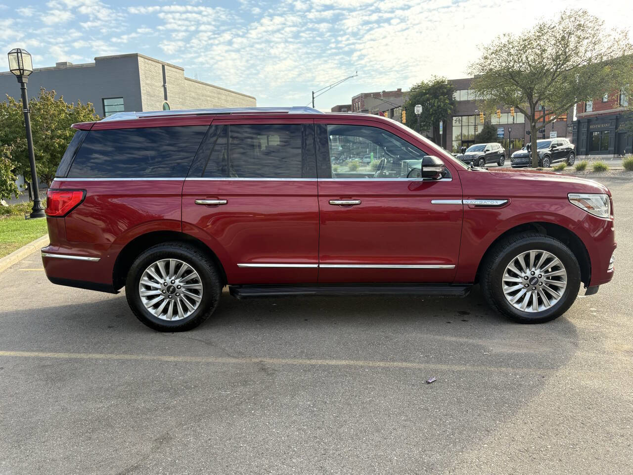 Used 2018 Lincoln Navigator Premiere image 8
