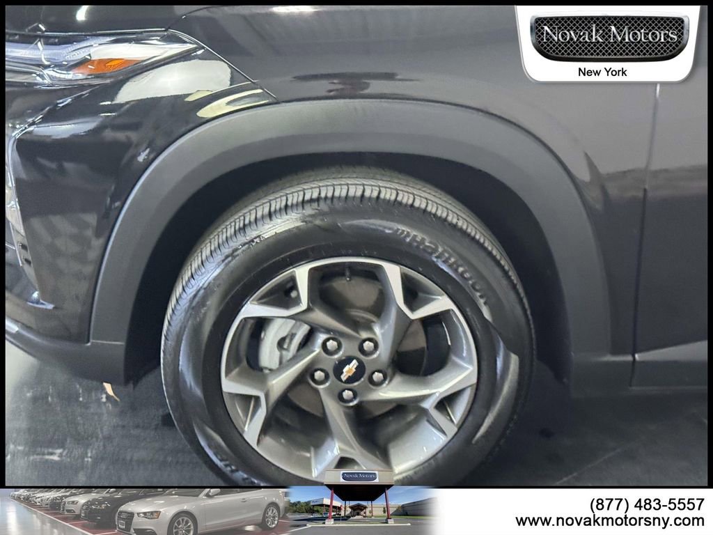 Used 2025 Chevrolet Trax LT w/ Driver Confidence Package image 5