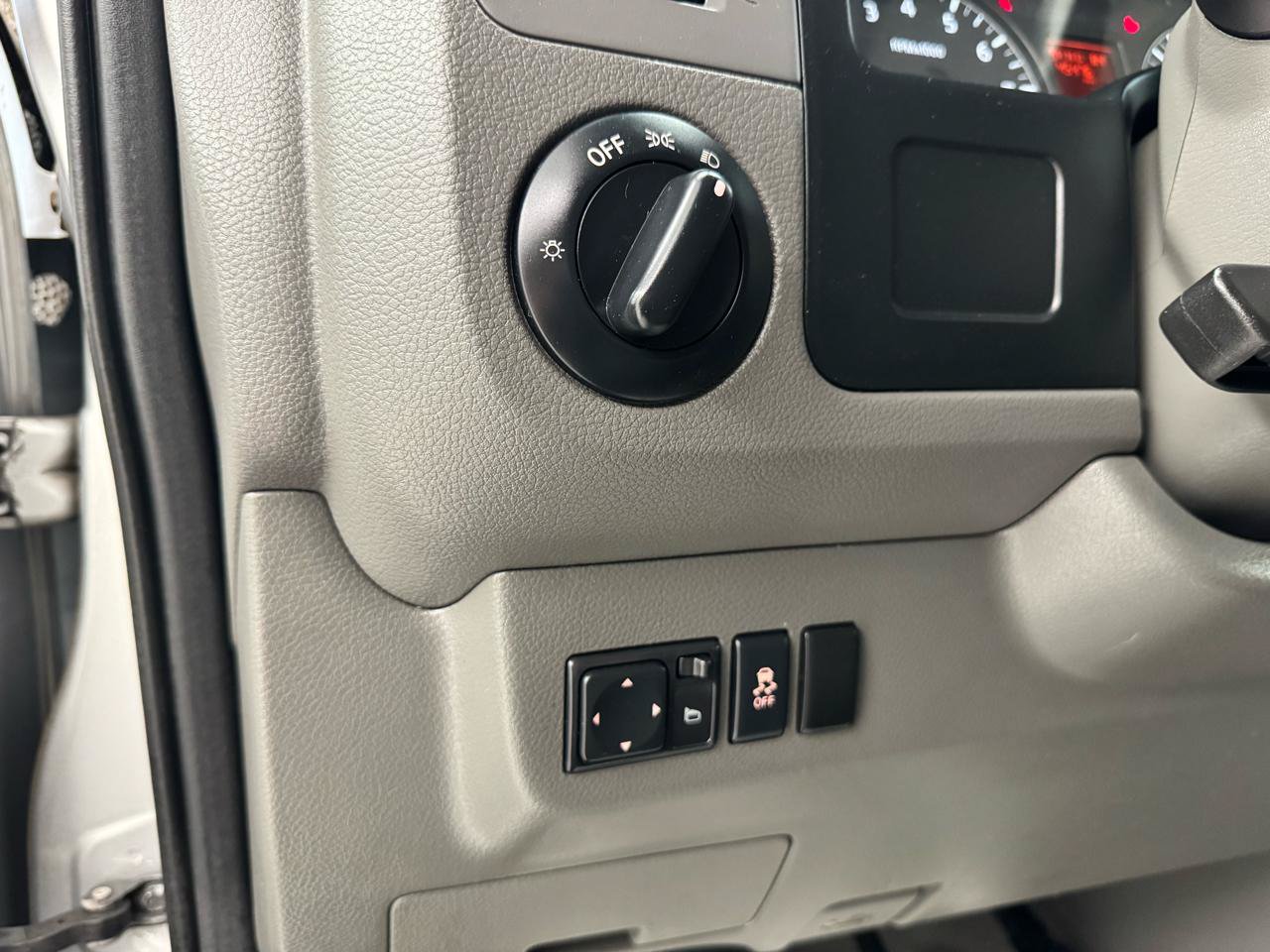 Used 2014 Nissan NV 3500 SV w/ Technology Package RWD image 11