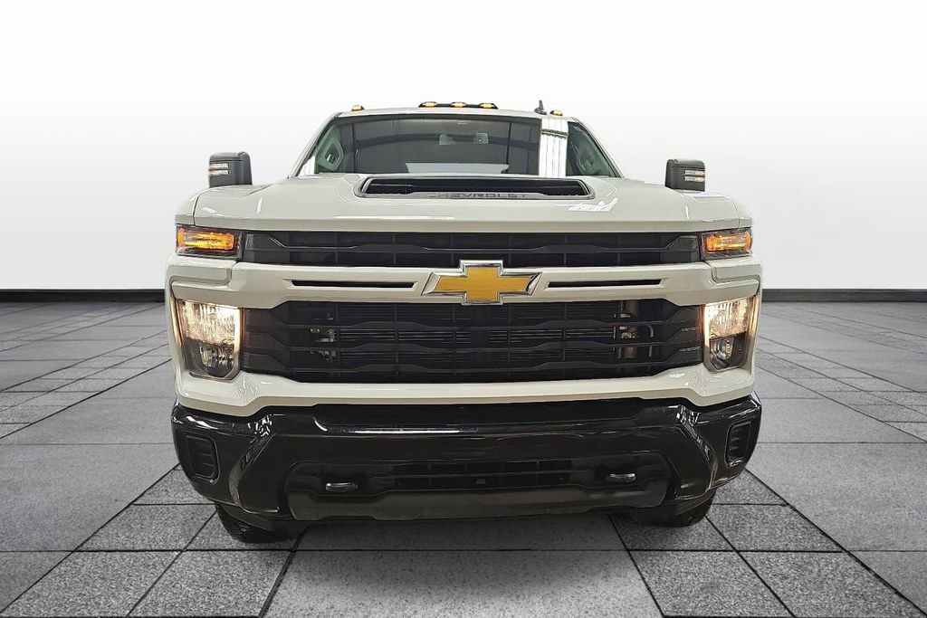 Used 2024 Chevrolet Silverado 2500 Custom w/ Custom Value Package image 2
