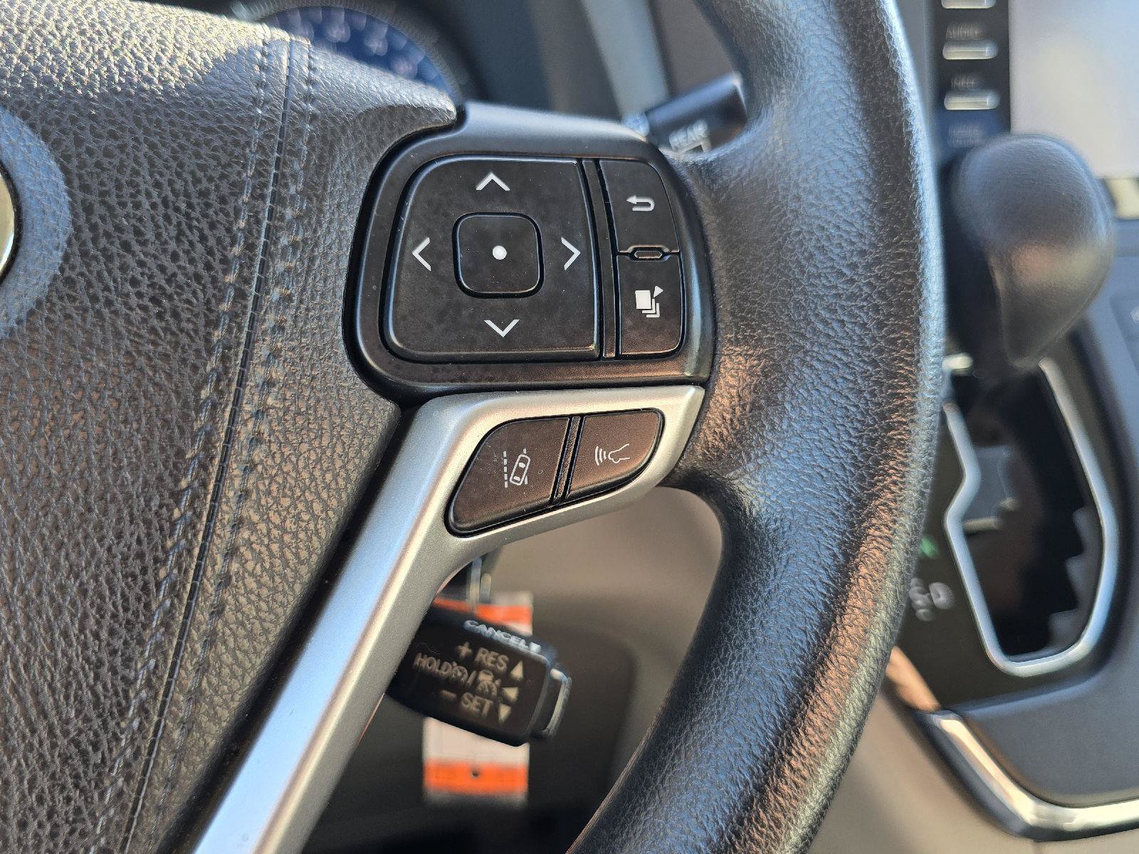 Used 2018 Toyota Sienna LE FWD image 32