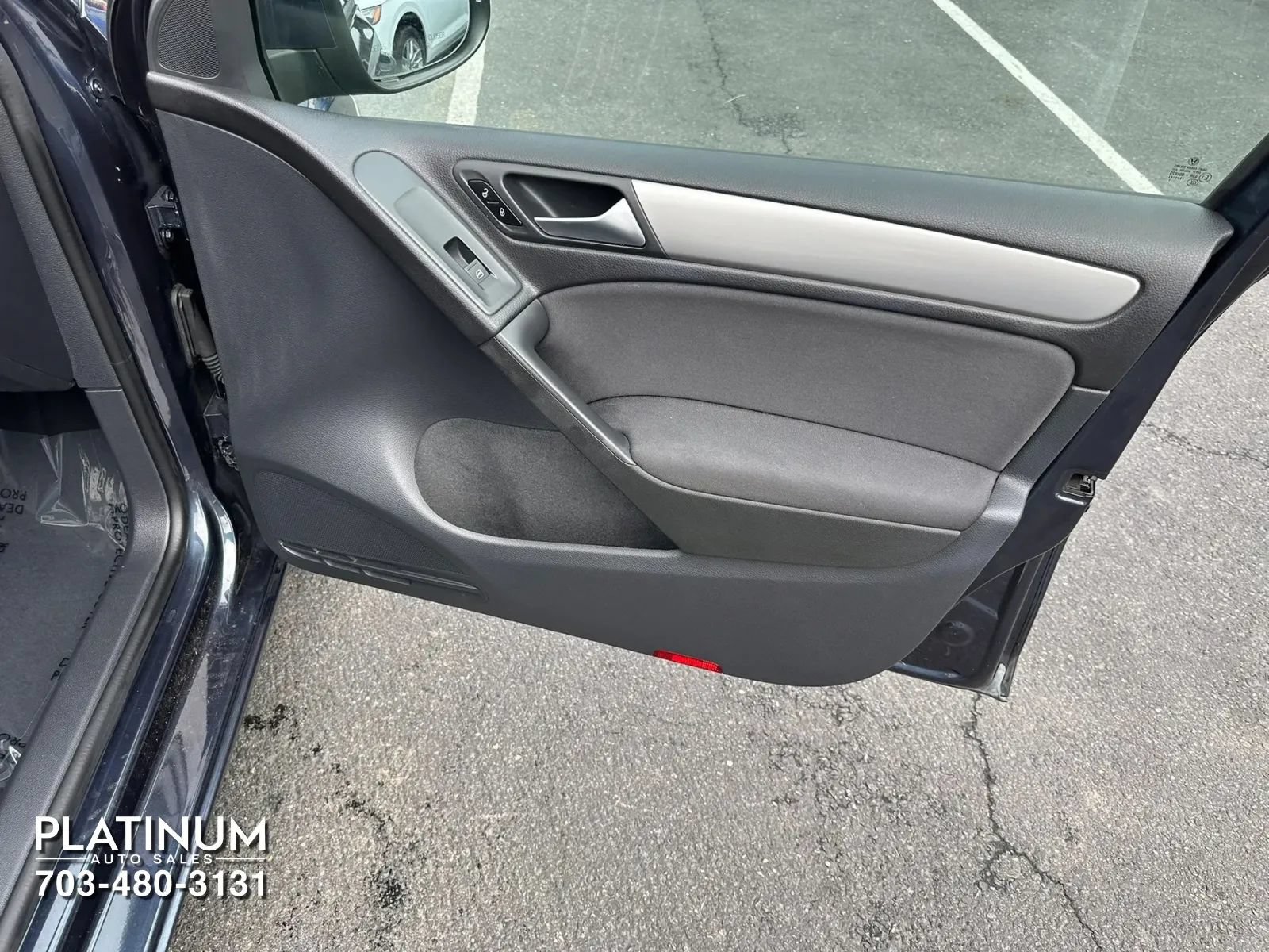 Used 2013 Volkswagen Golf 4-Door FWD image 17