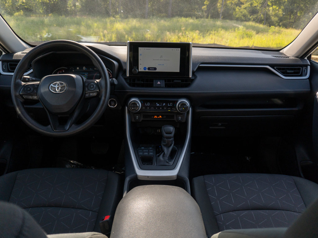 Used 2025 Toyota RAV4 XLE AWD/4WD image 19