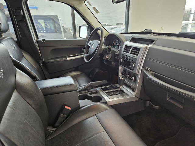 Used 2010 Jeep Liberty Limited w/ Tire & Wheel Group image 13