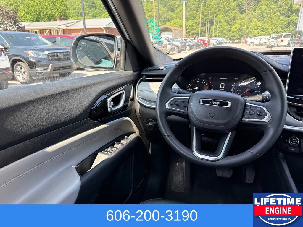 Used 2025 Jeep Compass Limited AWD/4WD image 17