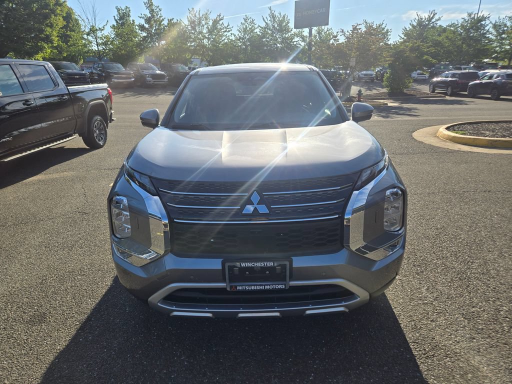 Used 2024 Mitsubishi Outlander SE AWD/4WD image 2