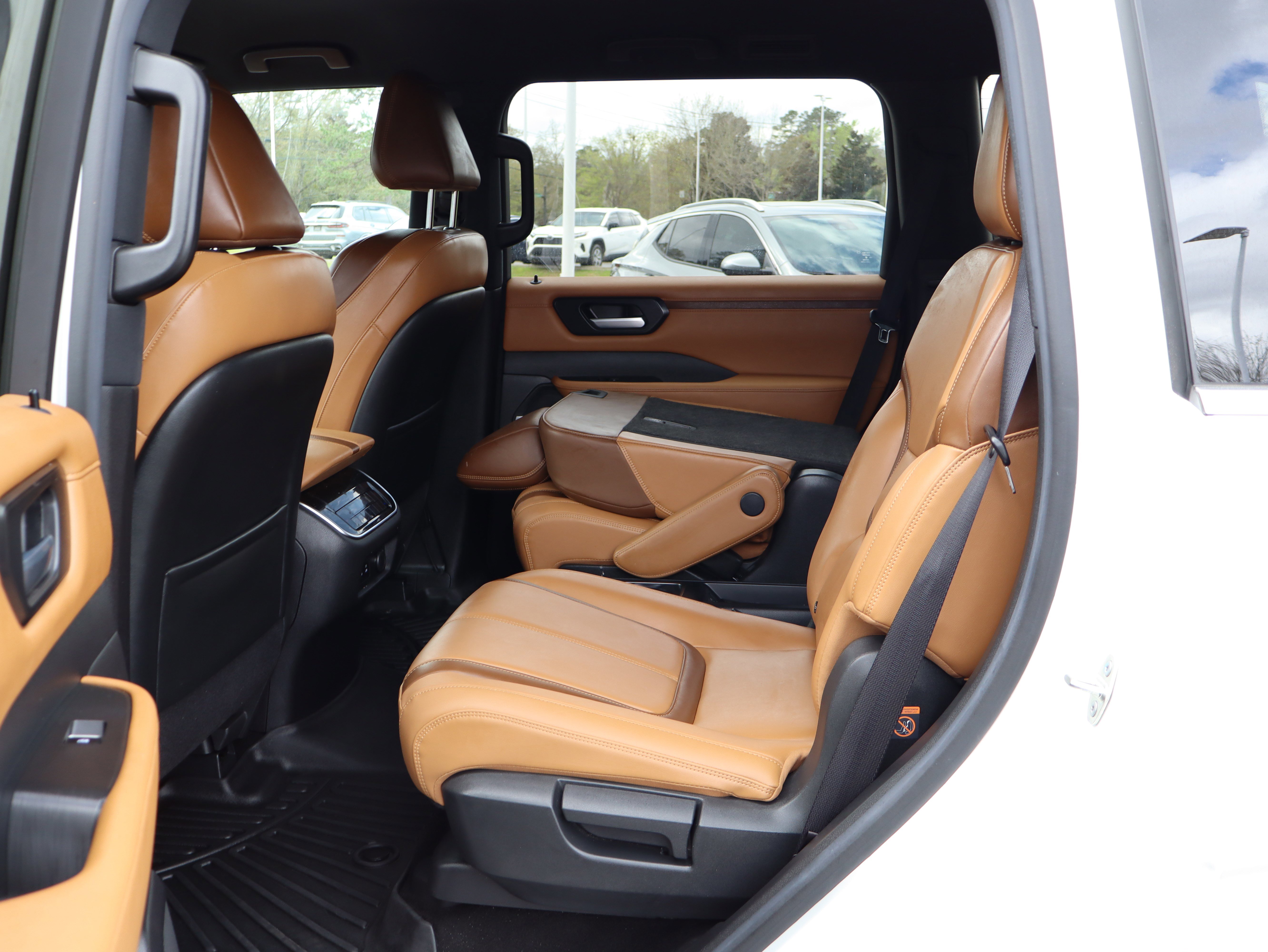 Used 2025 Nissan Armada SL w/ Captain's Chari Seat Package image 38