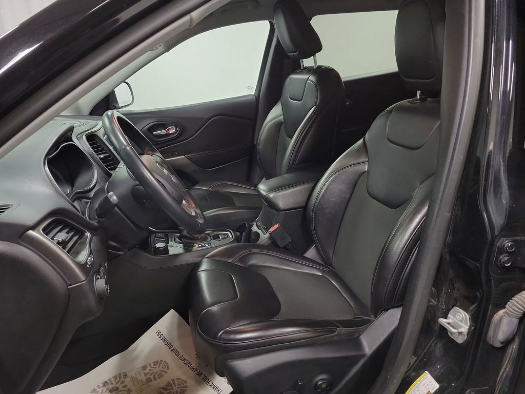 Used 2019 Jeep Cherokee Latitude Plus w/ Comfort/Convenience Group image 14