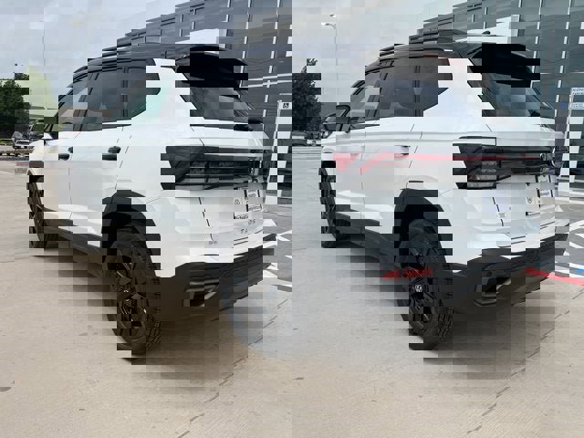 New 2025 Volkswagen Taos SE image 4