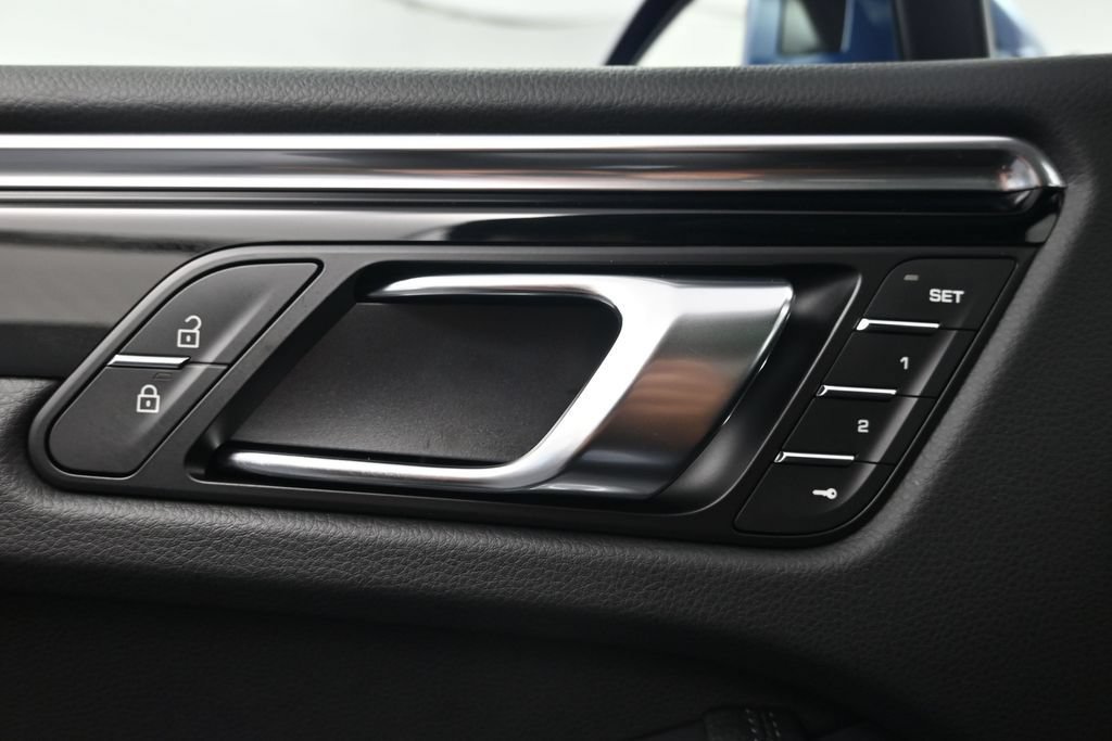 New 2026 Porsche Macan AWD/4WD image 18